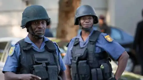 عناصر من الشرطة في جنوب أفريقيا 