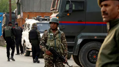 أفراد من قوات الأمن في الجانب الهندي من كشمير