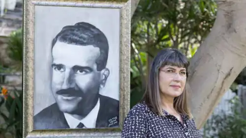 صورة الجاسوس الإسرائيلي الشهير إيلي كوهين وابنته