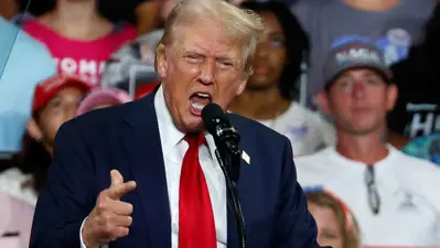 ترامب يتحدث أثناء حملته الانتخابية في شارلوت بولاية نورث كارولينا