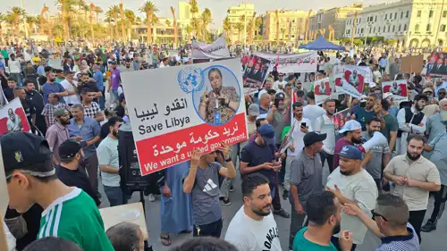 ليبيون يطالبون بحكومة موحدة