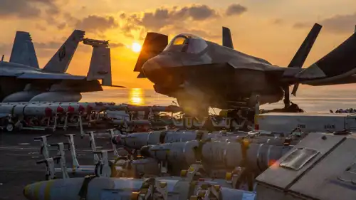 مقاتلات أمريكية على متن حاملة الطائرات "جيرالد فورد"