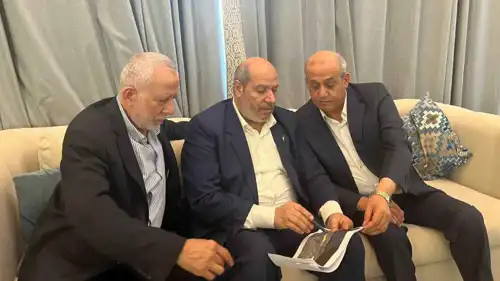 خليل الحية خلال مناقشة خرائط الانسحاب الإسرائيلي