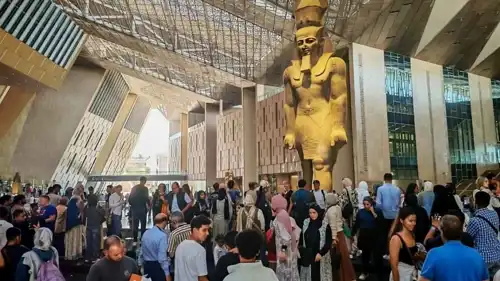 إقبال كبير على زيارة المتحف المصري الكبير