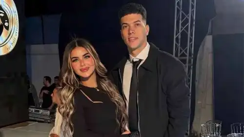 إمام عاشور وزوجته ياسمين حافظ