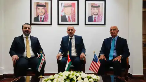 وزيرا خارجية الأردن وسوريا والمبعوث الأمريكي توماس باراك