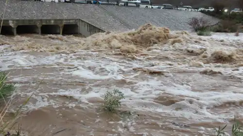 أمطار غزيرة وسيول في سلطنة عمان 