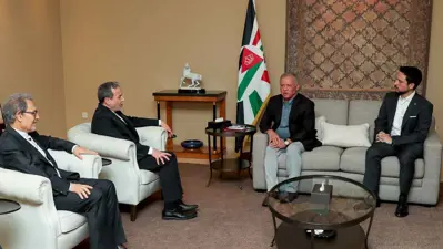 الملك عبدالله الثاني ووزير الخارجية الإيراني