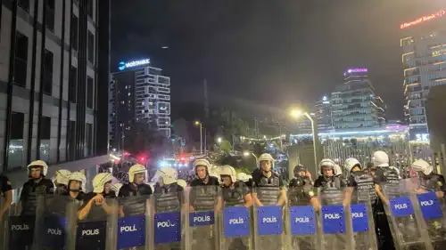 عناصر مكافحة الشغب في إسطنبول