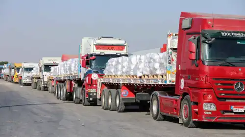 شاحنات المساعدات في طريقها إلى قطاع غزة