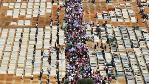 مراسم دفن أسيرة إسرائيلية اليوم بعد استعادة رفاتها من غزة 