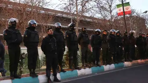 عناصر أمنية في طهران