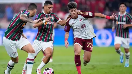 إمام عاشور نجم الأهلي المصري