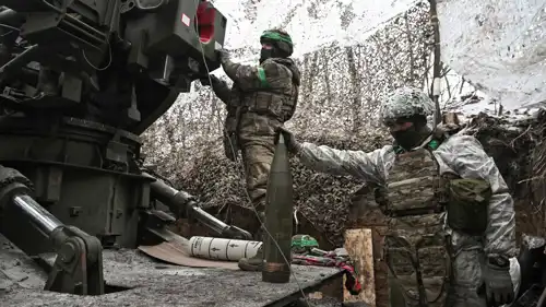 جنديان أوكرانيان