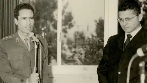 منصور الكيخيا ومعمر القذافي