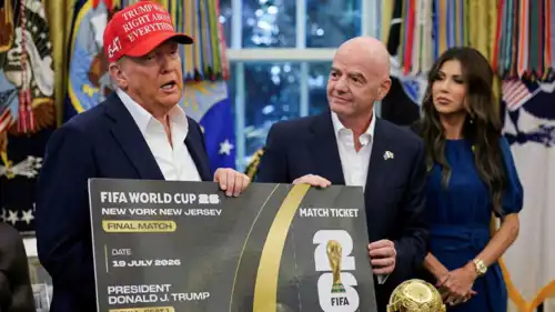 دونالد ترامب مع جياني إنفانتينو رئيس الفيفا