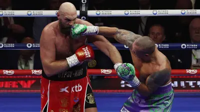 تايسون فيوري يتلقى لكمة مرعبة من أوسيك