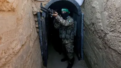 مقاتل من حماس في نفس بغزة