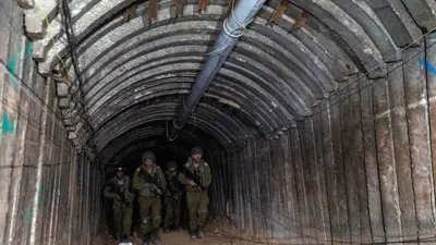 جنود إسرائيليون داخل أحد أنفاق حماس