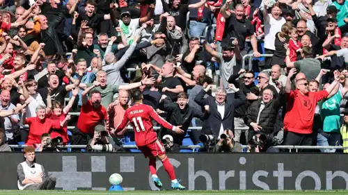 محمد صلاح مع جماهير ليفربول