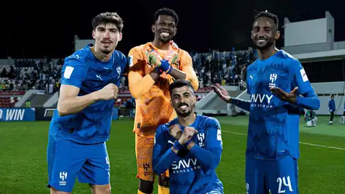 محمد الربيعي مع لاعبي الهلال