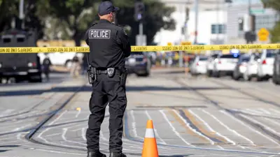 أحد عناصر الشرطة في كاليفورنيا