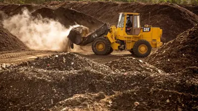 نقل النفايات في مدينة مكناس بالمغرب