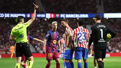 من مباراة برشلونة وأتلتيكو مدريد