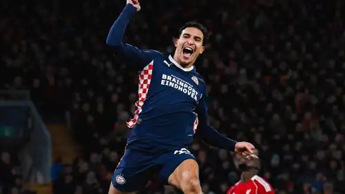 صهيب دريوش في مباراة آيندهوفن وليفربول