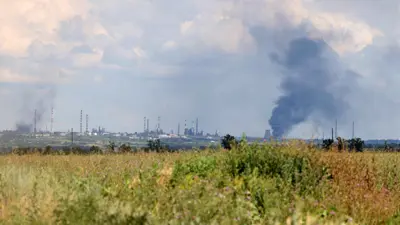 حريق سابق لمصفاة نفط في منطقة تسيطر عليها روسيا