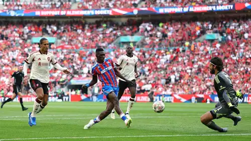 كريستال بالاس يتوج بلقب الدرع الخيرية بعد انتصاره على ليفربول