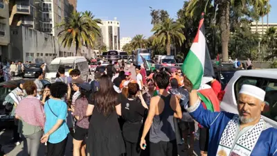 لحظة انطلاق قافلة الصمود من غزة