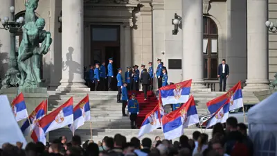 تجمع مؤيد للحكومة أمام البرلمان في بلغراد