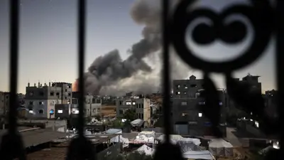 آثار غارة إسرائيلية على غزة