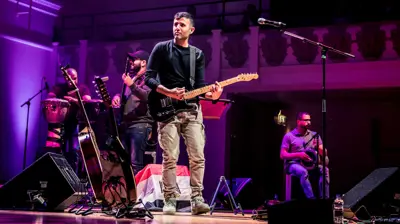 الفنان المصري حمزة نمرة في حفل سابق