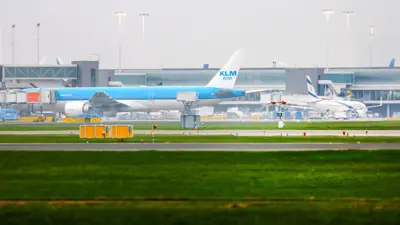 وصول أول طائرة إسرائيلية إلى هولندا