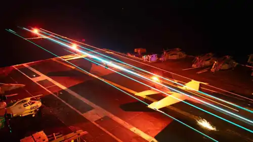 حركة نشطة على متن حاملة الطائرات "جيرالد آر فورد"