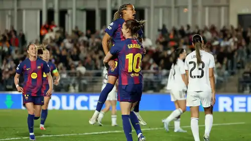فرحة لاعبات برشلونة بالفوز الكاسح على ريال مدريد