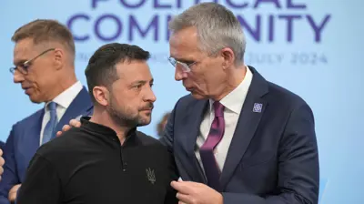 زيلينسكي يتحدث مع أمين عام حلف "الناتو"