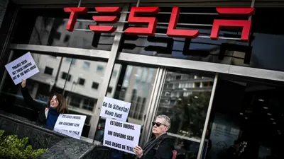 احتجاجات أمام وكالة تسلا في لشبونة البرتغالية