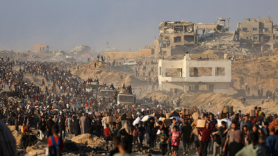 غيزون يتسابقون للحصول على المساعدات