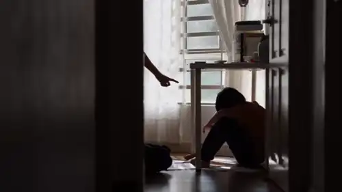 تعنيف طفل (تعبيرية)