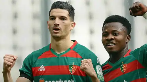 زين الدين فرحات (يسار) أحرز هدف المولودية