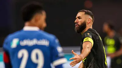كريم بنزيما نجم نادي الاتحاد السعودي