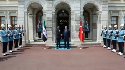 أردوغان يصافح الشرع في إسطنبول