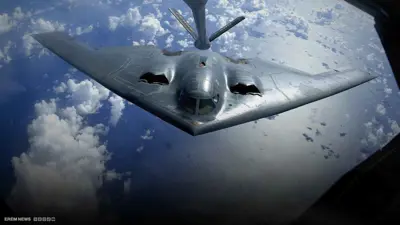 قاذفة الشبح الأمريكية بي-2