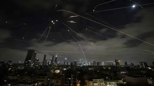 الدفاعات الإسرائيلية تعترض صواريخ أطلقت من إيران
