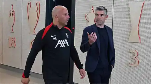 ريتشارد هيوز، المدير الرياضي لنادي ليفربول مع آرني سلوت