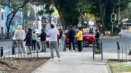 سكان خرجوا إلى الشوارع لحظة وقوع الزلزال