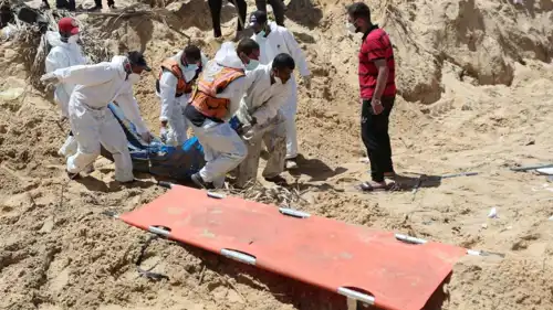 نقل جثامين فلسطينيين قتلوا خلال الهجوم الإسرائيلي